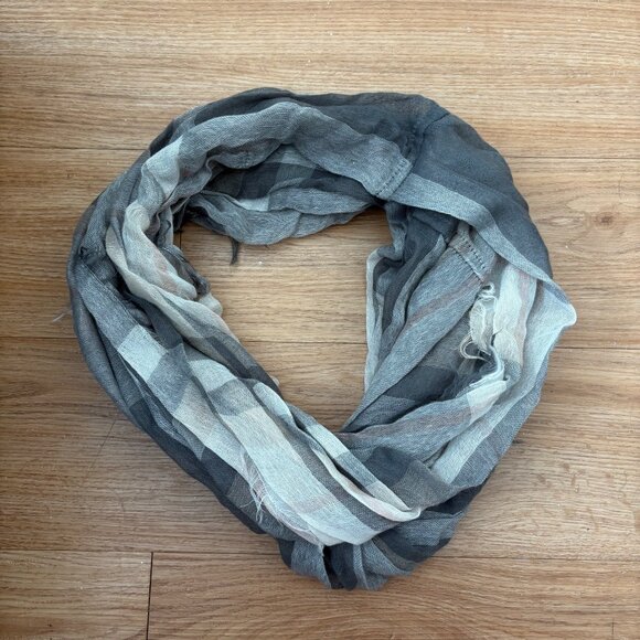 BP Nordstrom Light Knit Wrap Infinity Scarf Grey Plaid One Size - Picture 1 of 5